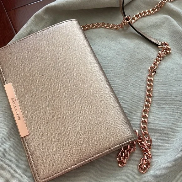 Michael Kors 3 in 1 Crossbody in Rose Gold - Picture 3 of 15